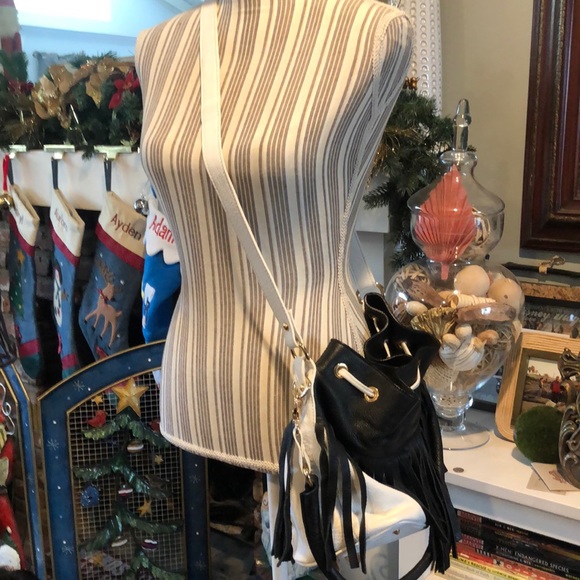 MyChoice Genuine Leather Fringe Bucket Purse. Made in Italy! - Picture 4 of 17